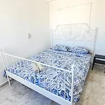 Rooms, 500m To Marina