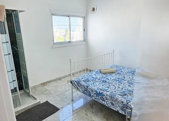 Rooms, 500m To Marina *