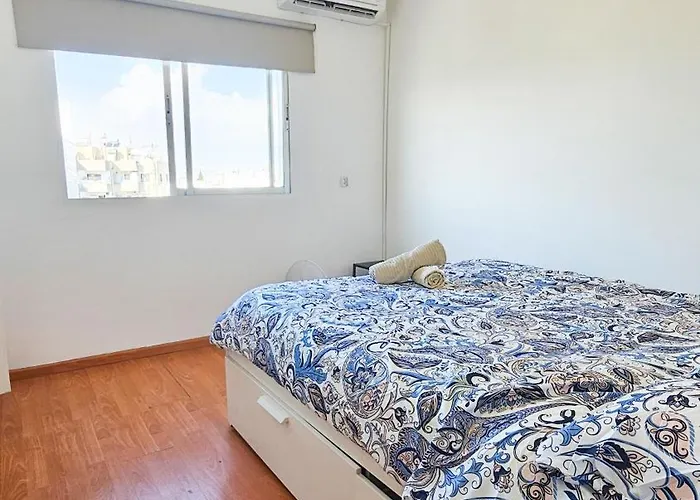 Rooms, 500m To Marina Homestay Larnaca